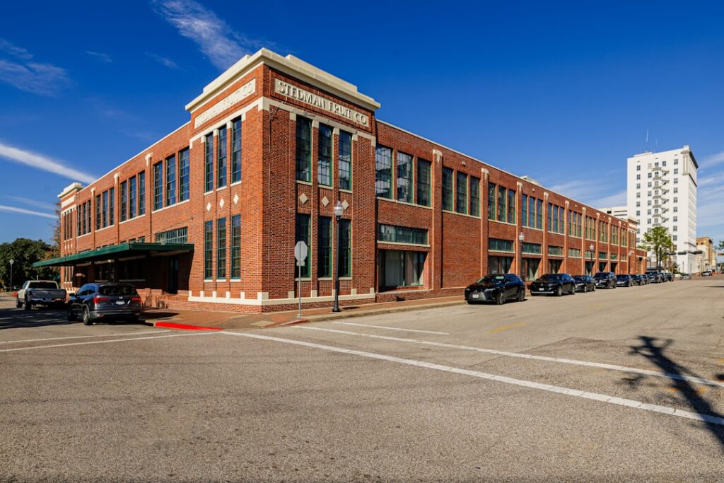 Commercial building. Photo by Adrian Newell on Unsplash.